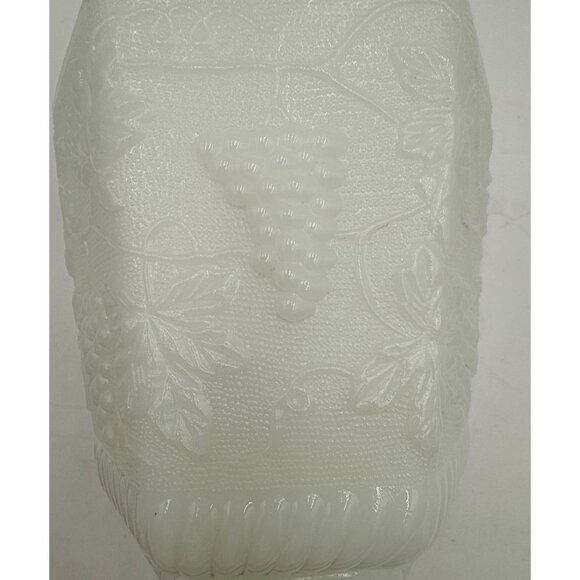 Anchor Hocking Fire-King Embossed Grape & Vine Pattern Milk Glass Hexagonal Vase - Picture 6 of 8
